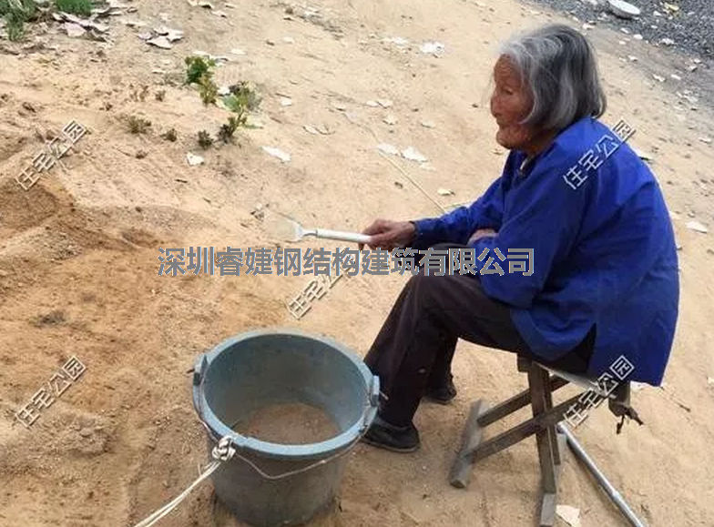 孩子花58萬(wàn)回農村蓋別墅只為盡孝、老母親全程監工，全村羨慕！(圖2)